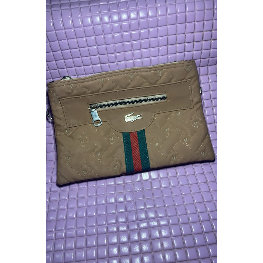 [PRELOVED]Tas Kecil Tanpa Tali Slempang Warna Coklat Dengan Logo Crocodile Kecil