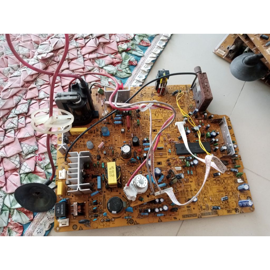 mesin tv Polytron  21 mati blm cek foto stok