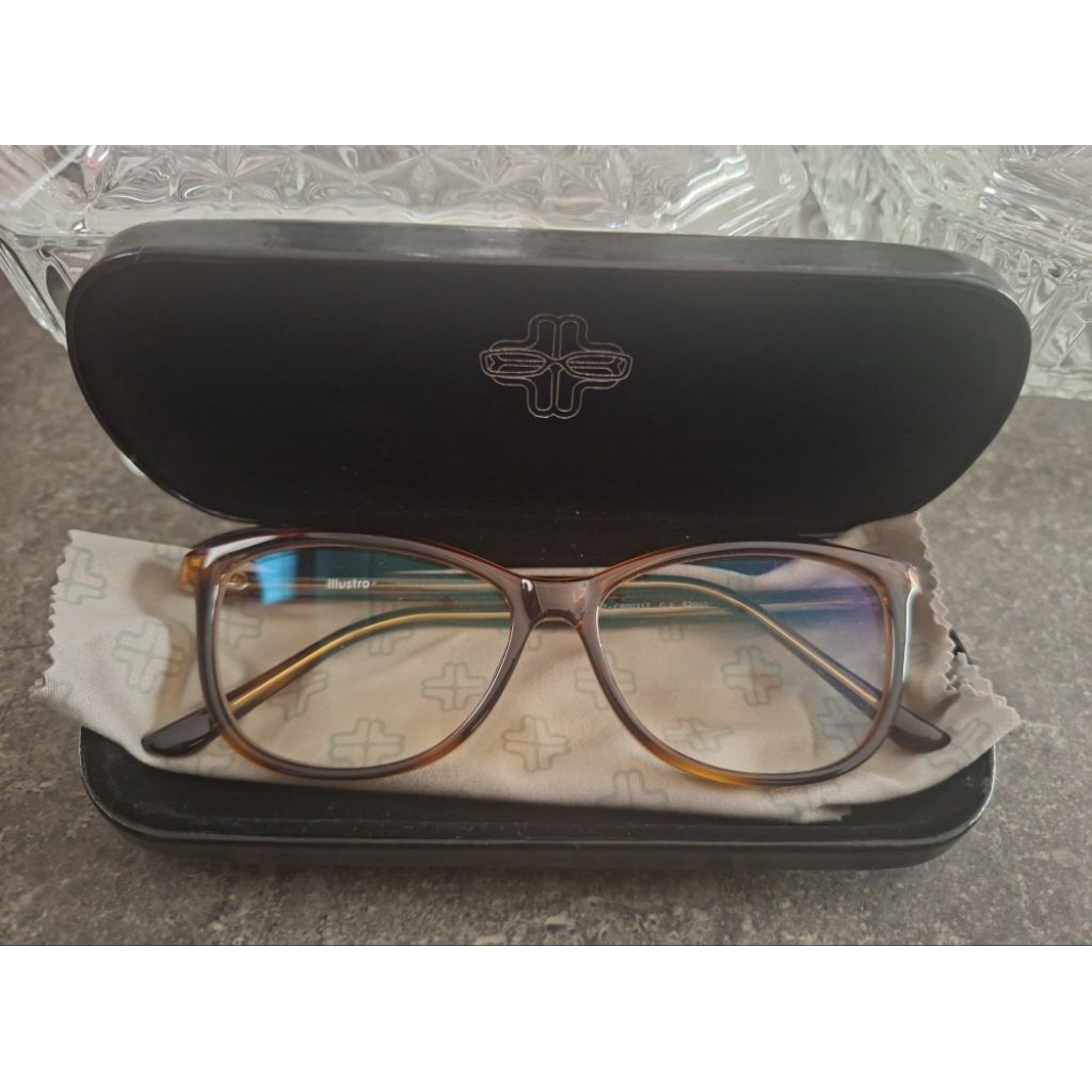 Frame Kacamata Illustro (Preloved)