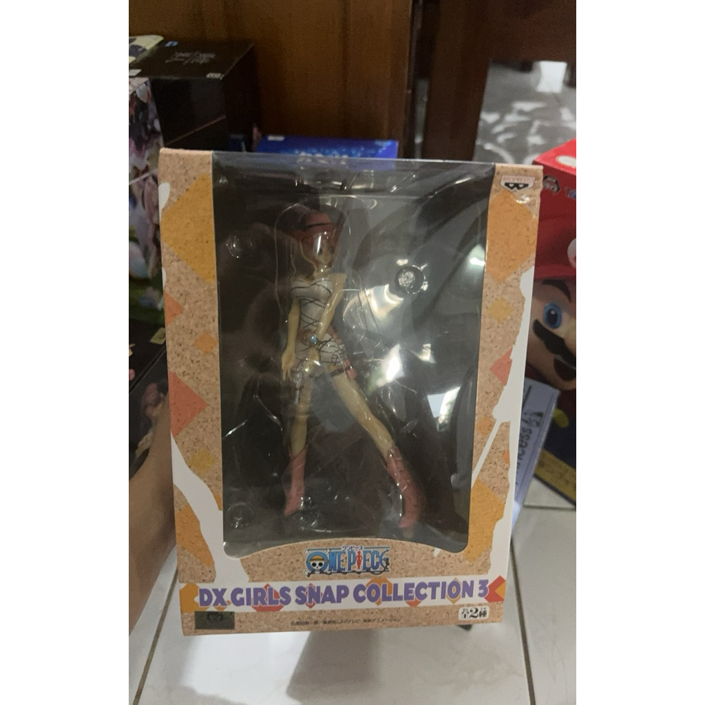 Banpresto DX Girls Snap Collection Nami One Piece Box Damage dan Solasi seperti di foto
