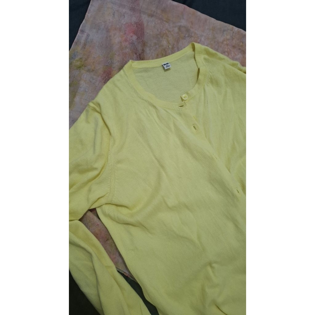 Preloved uniqlo cardigan baby yellow