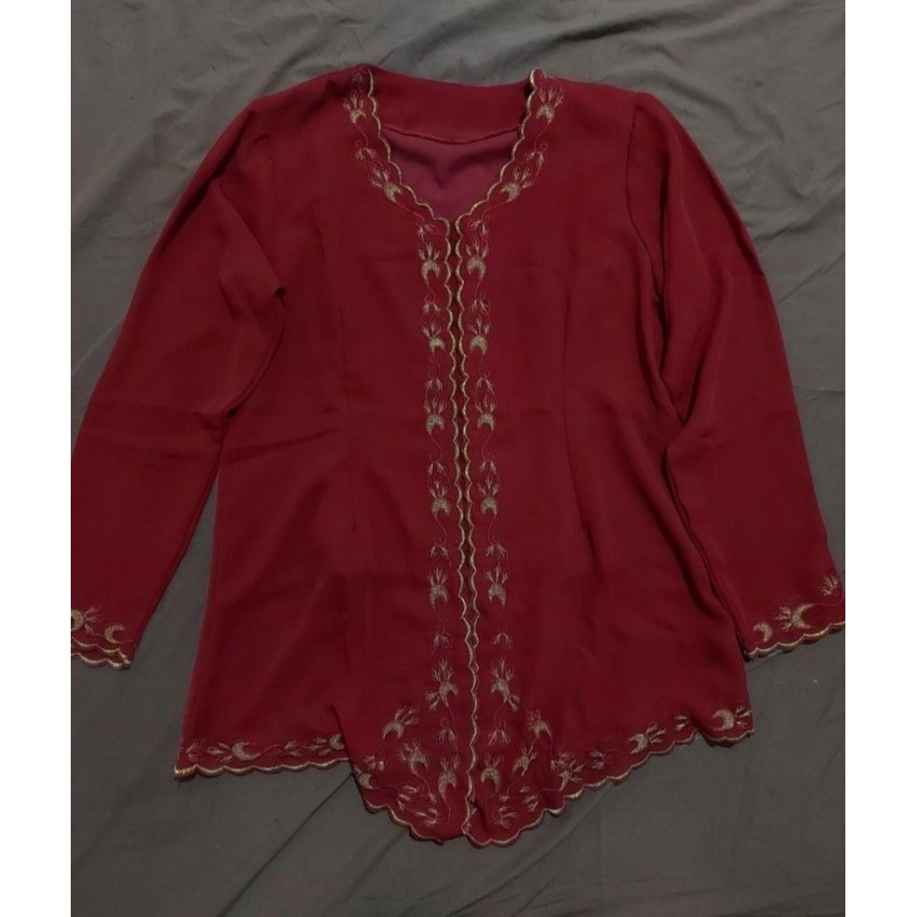 kebaya encim merah gelap
