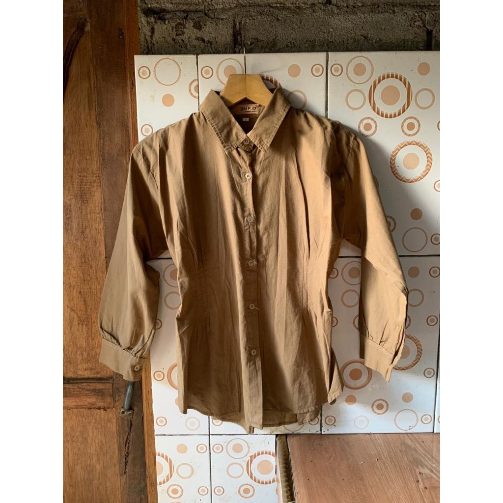 preloved blouse kemeja katun poplin coklat kerut belakang