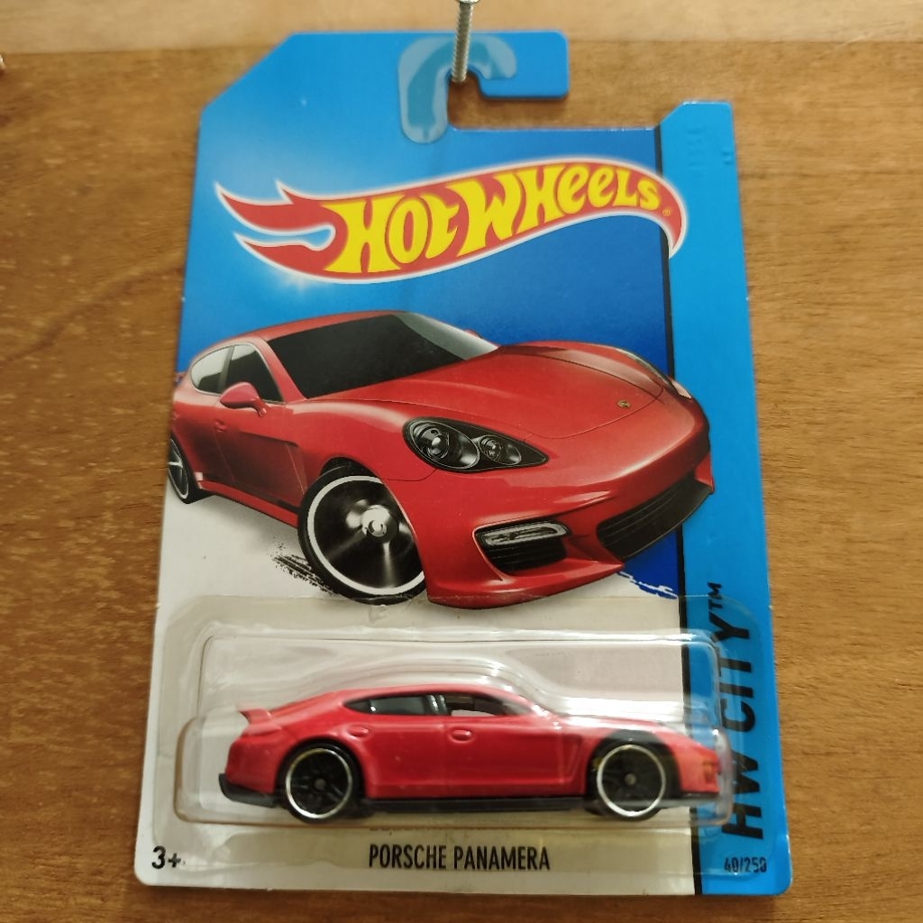 Hot Wheels Porsche Panamera - Red