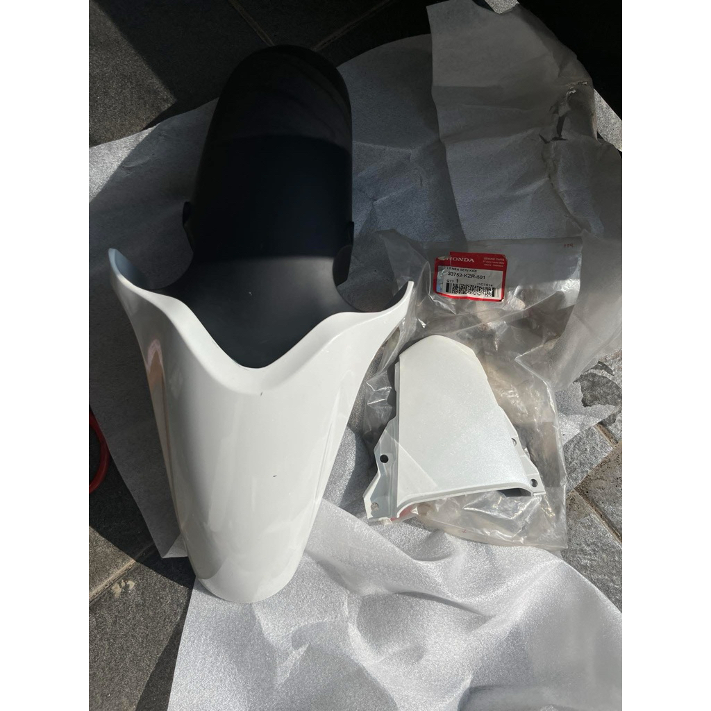 spakbor depan tiger revo albino NOS + cover tile albino NOS