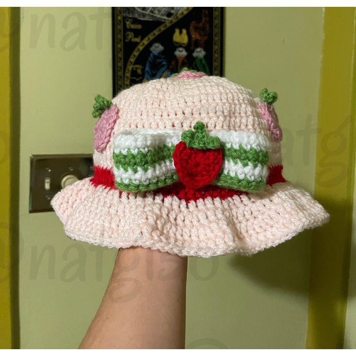 Strawberry shortcake bucket hat [ HANYA CROCHET PATTERN/ AMIGURUMI PATTERN BUKAN BONEKA JADI ]