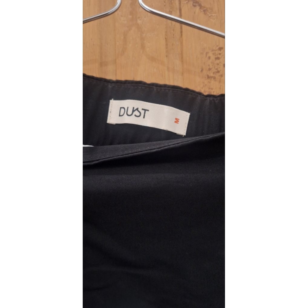 Dust Clarissa Rok