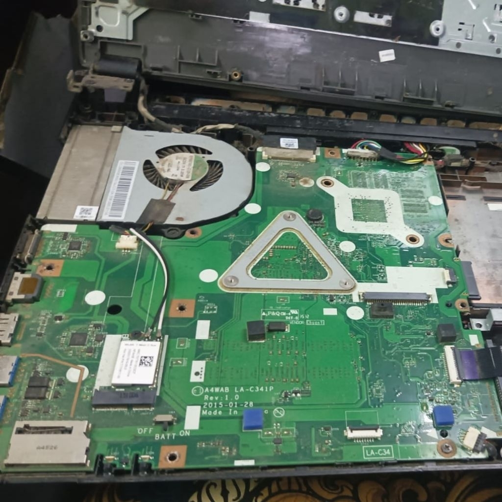 motherboard Laptop Acer Aspire E 14 E5-473 core i3-4005u normal