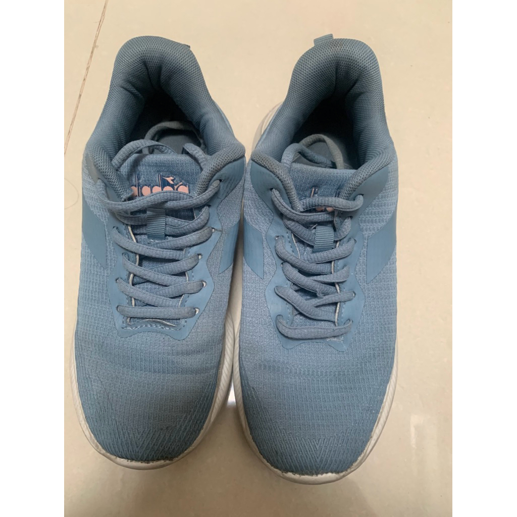 Preloved Sepatu Diadora / Sepatu Second Diadora