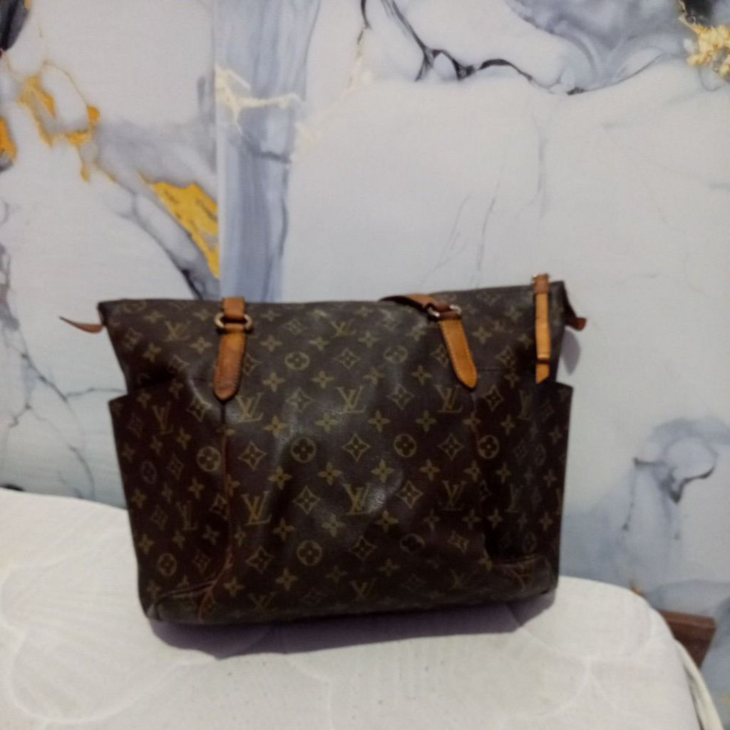 Prelove LV Totebag