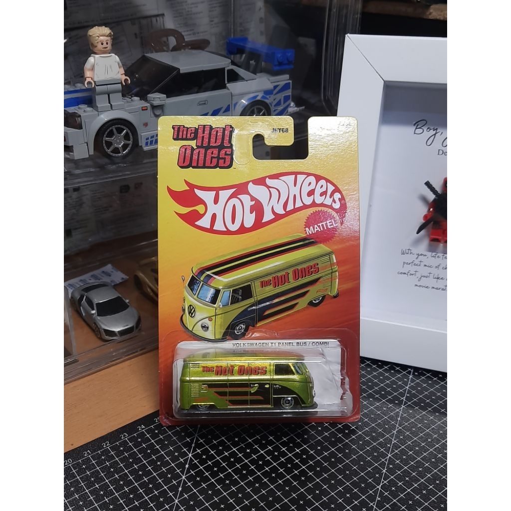 Hot Wheels Hot Ones Volkswagen T1 Combi (CRACK)