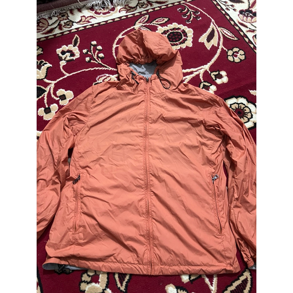JAKET UNIQLO REVERSIBLE