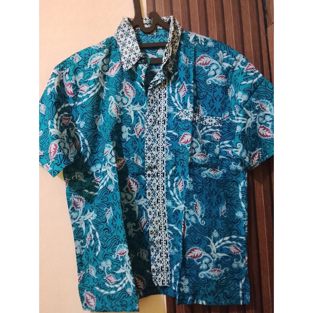 Preloved Kameja Batik Biru Tosca