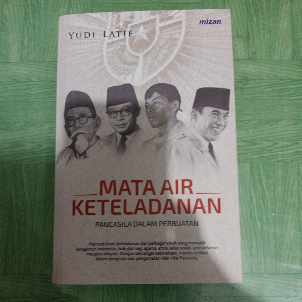 buku MATA AIR KETELADANAN OLEH  PANCASILA DALAM KETELADANAN oleh Yudi Latif