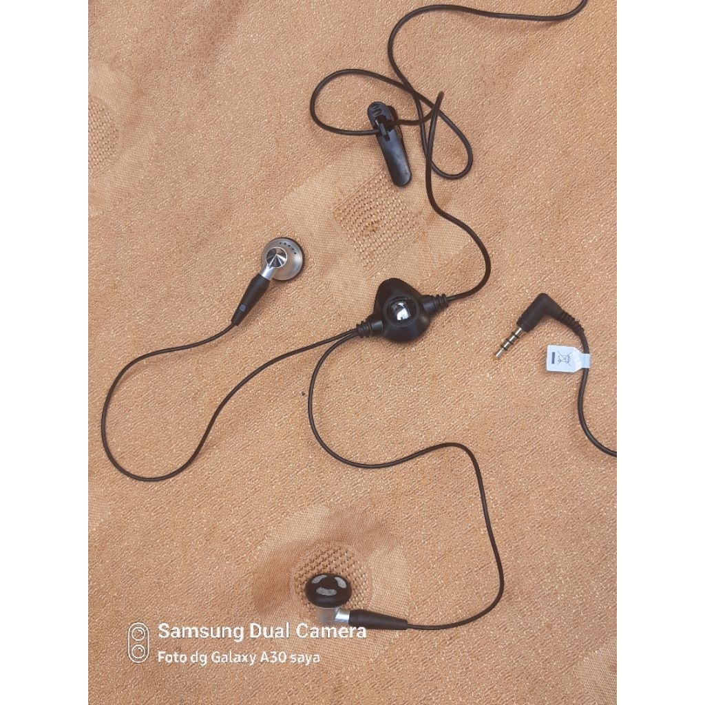 head set original Blackberry bawaan hp Blackberry like new