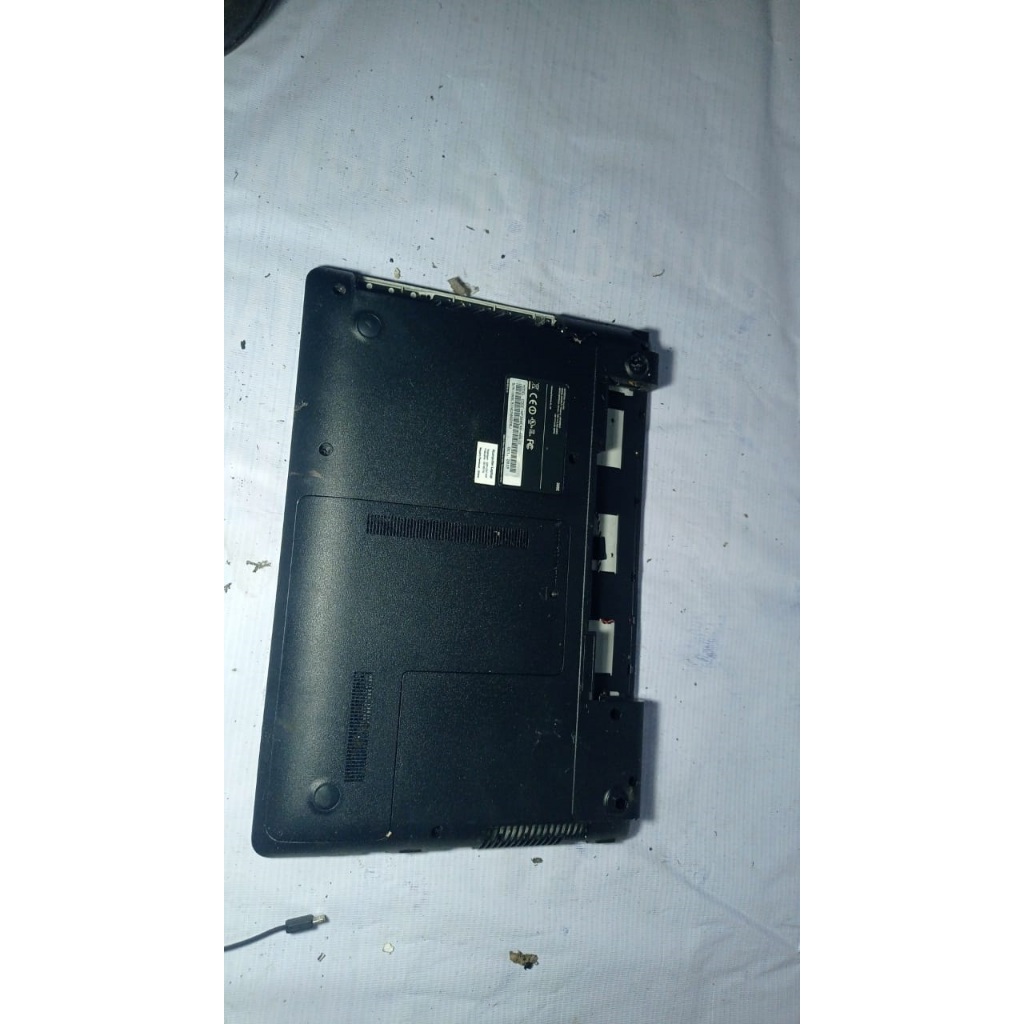 Casing bawah samsung np300e