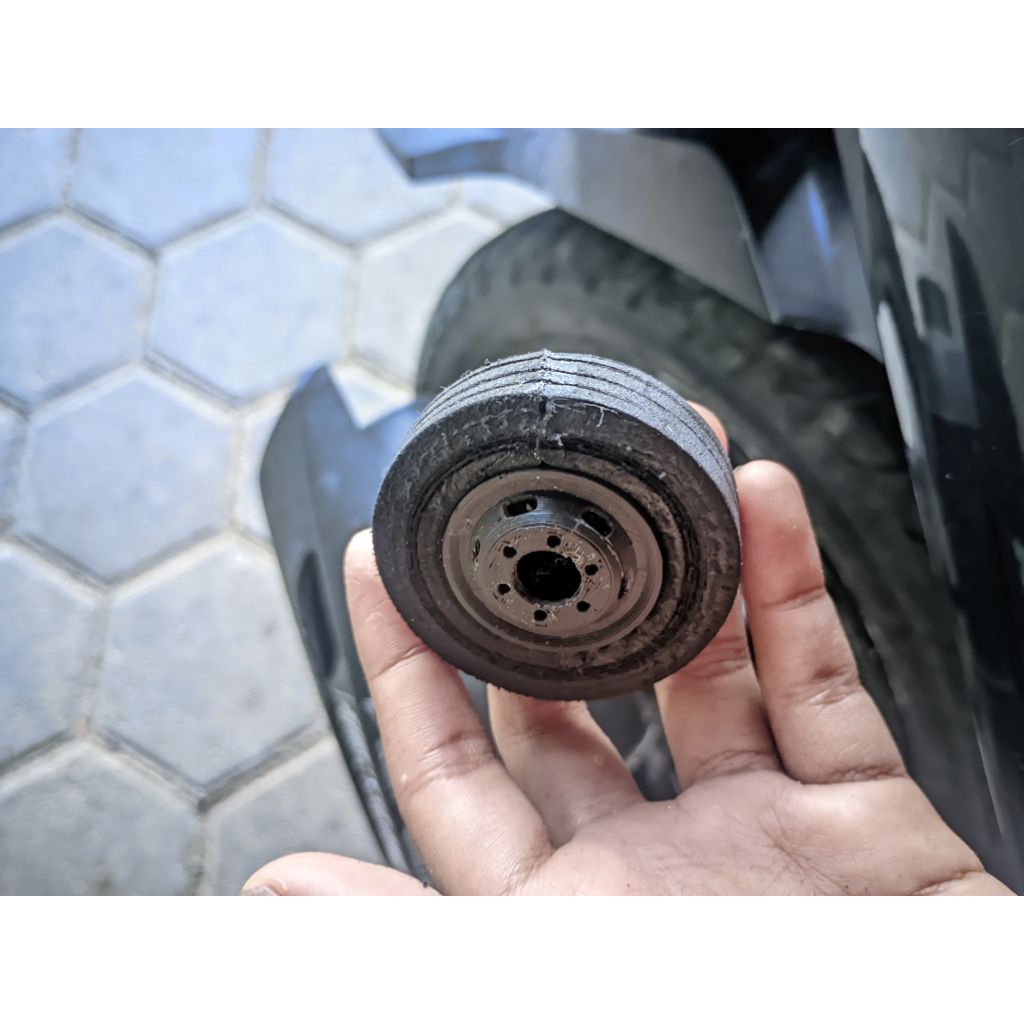 Ban miniatur truk plastik pnp velg baladewe