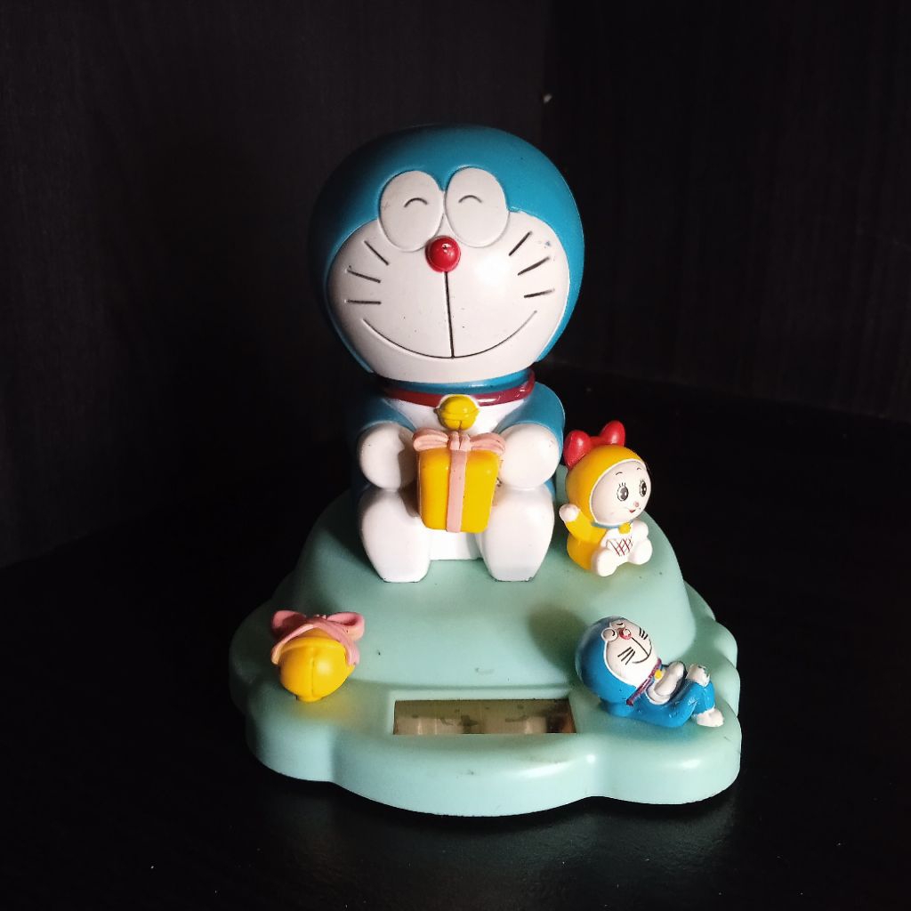 Preloved Figure Doraemon Kepala Goyang