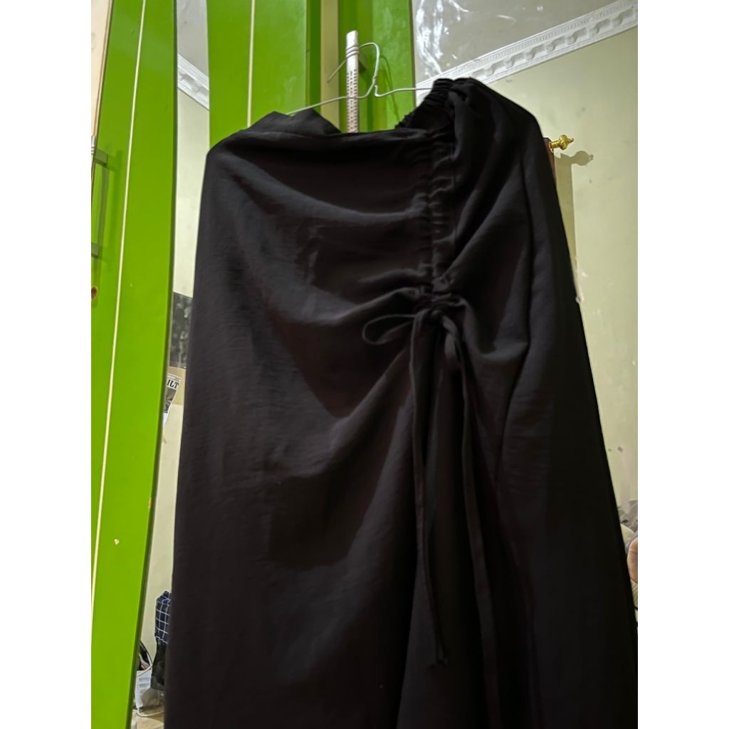rok serut hitam