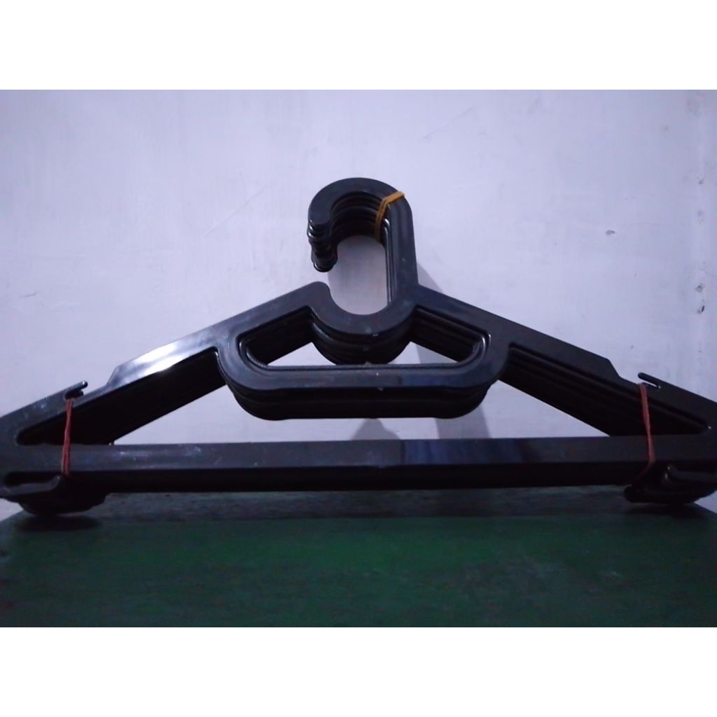 Murah Paket 13 pcs Hanger / Gantungan Baju Plastik Bekas Pakai (Kondisi Layak dan Kokoh)