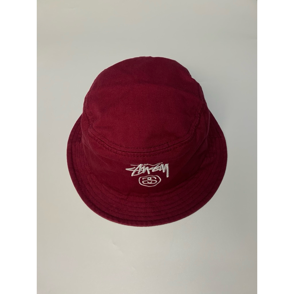 TOPI STUSSY BUCKET MAROON full tag