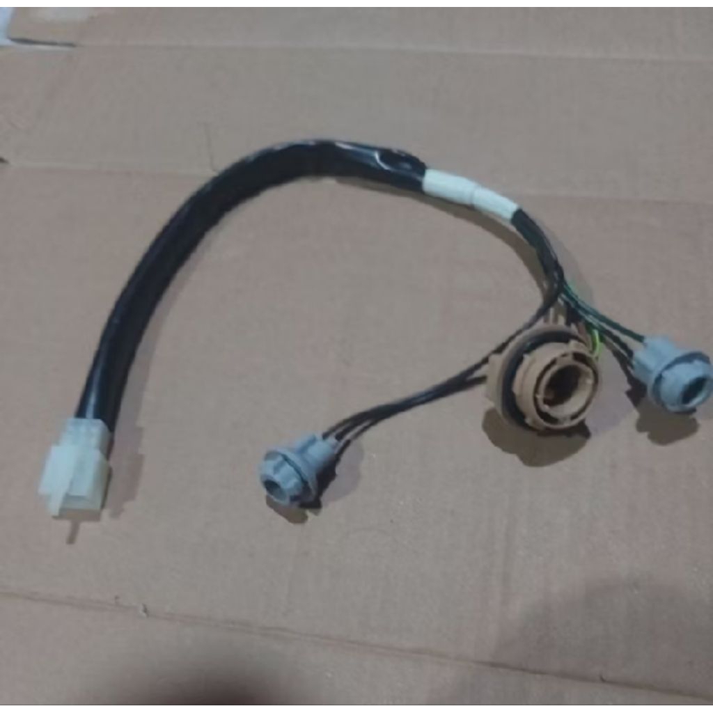 Socket fitting lampu belakang socket stoplamp beat fi K25