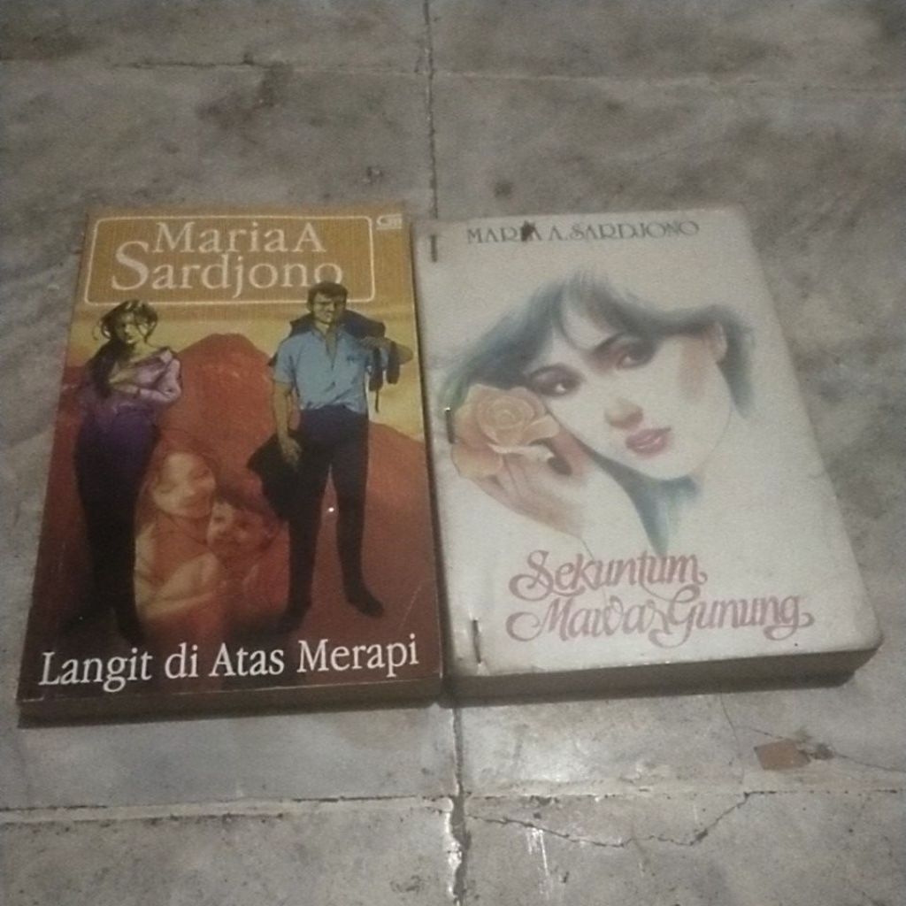 novel mariaA Sardjono langit diatas merapi dan sekuntum mawar gunung ORIGINAL dapat 2 novel