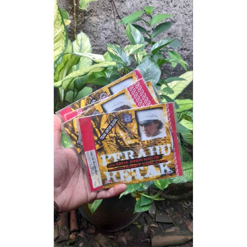CD FRANKY SAHILATUA - Perahu Retak
