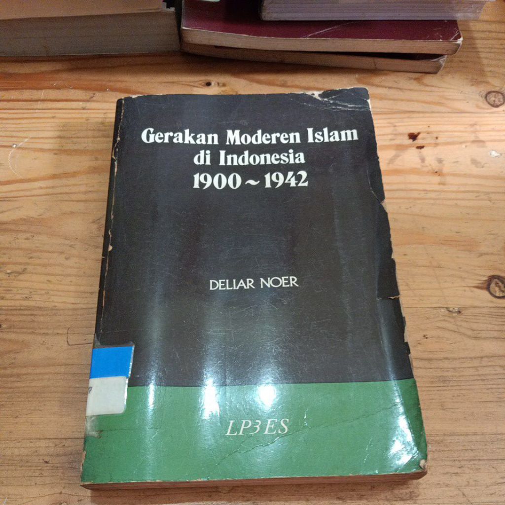 buku GERAKAN MODEREN ISLAM DI INDONESIA 1900 - 1942
