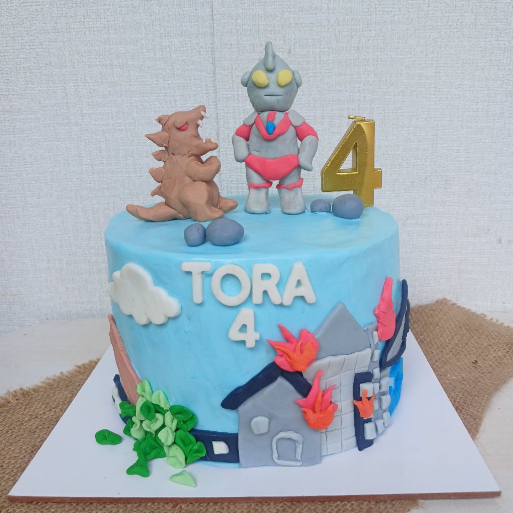 Cake Ultraman | Fondant Cake | Custom Cake Bandung