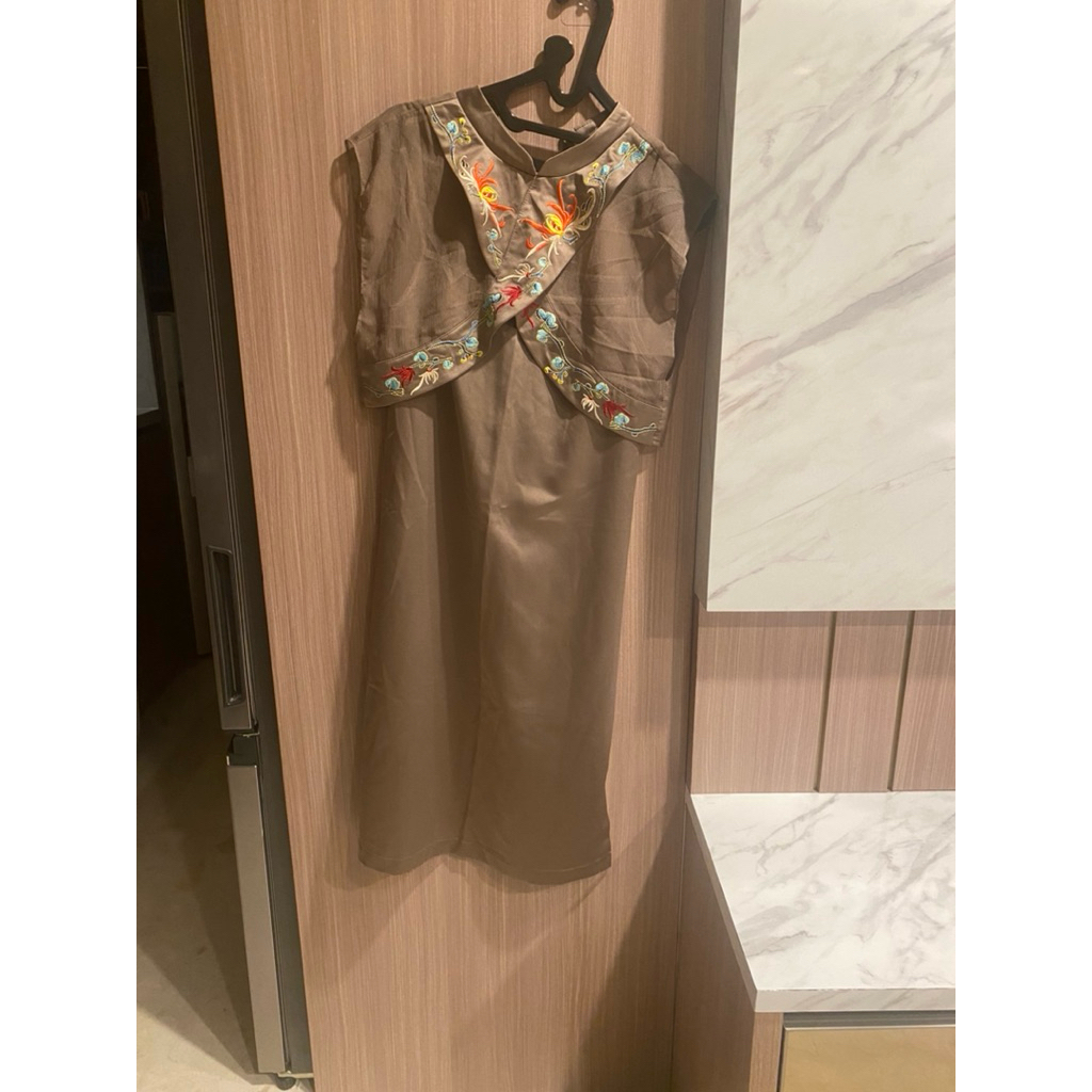 MOSCATO Batik Embroidered Design Two Piece Cheongsam