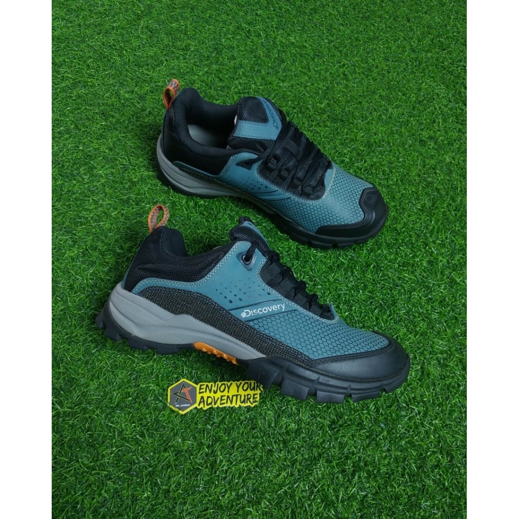 sepatu gunung trekking Discovery size 43