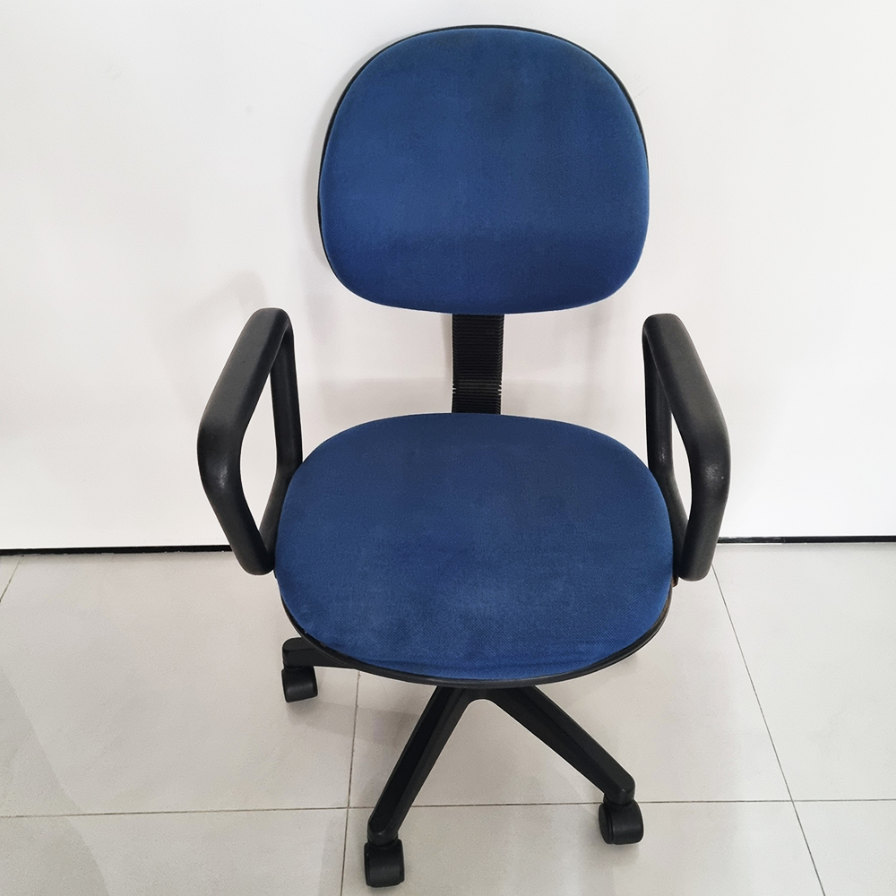 PRELOVED KURSI KANTOR HIDROLIK BANTALAN WARNA BIRU DENGAN ARMREST