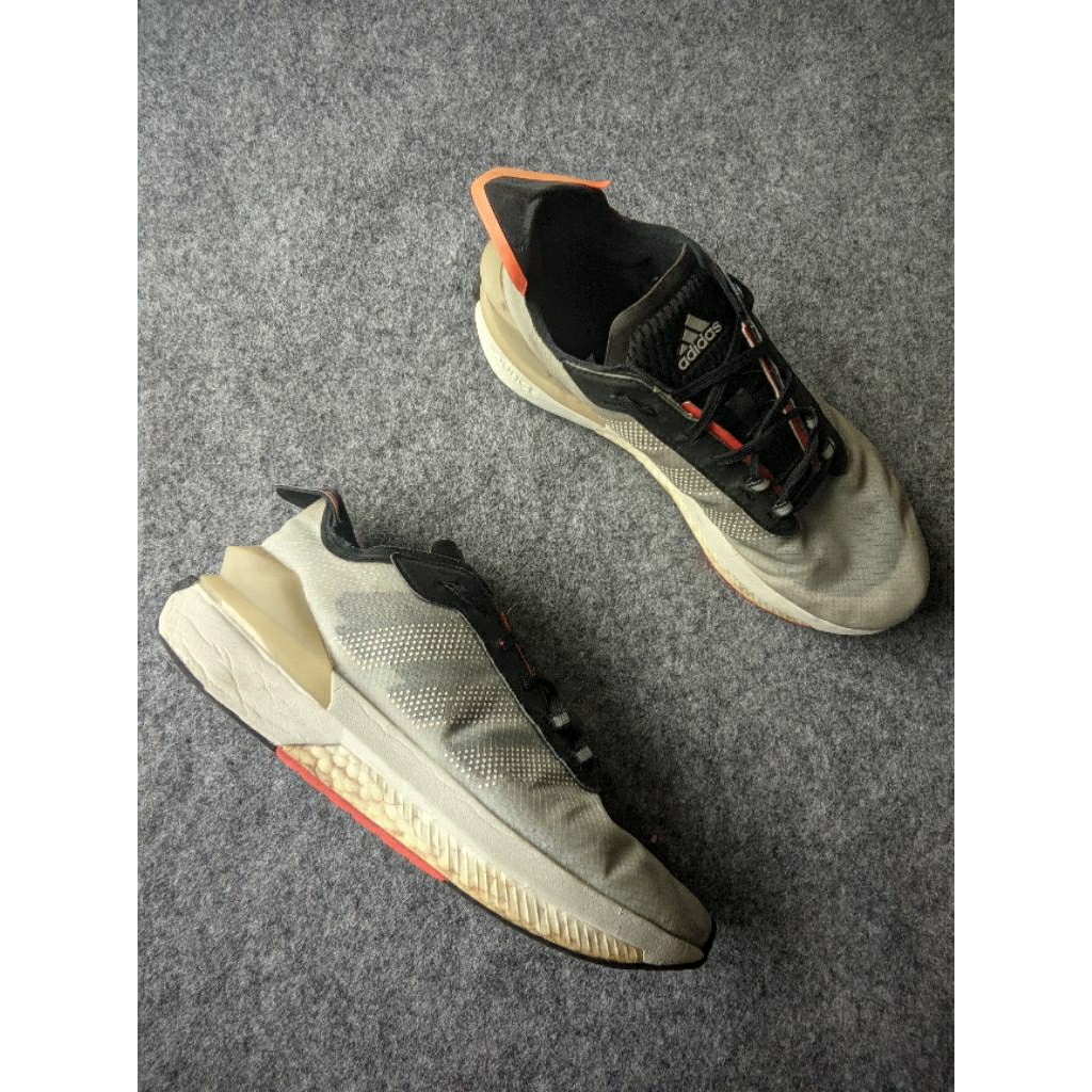 Sepatu Adidas Avryn size 42