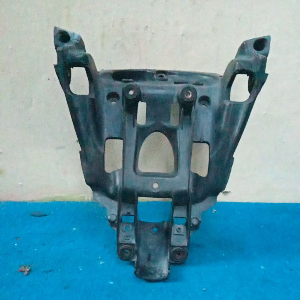 bracket dudukan lampu depan Honda cb Verza 150 original