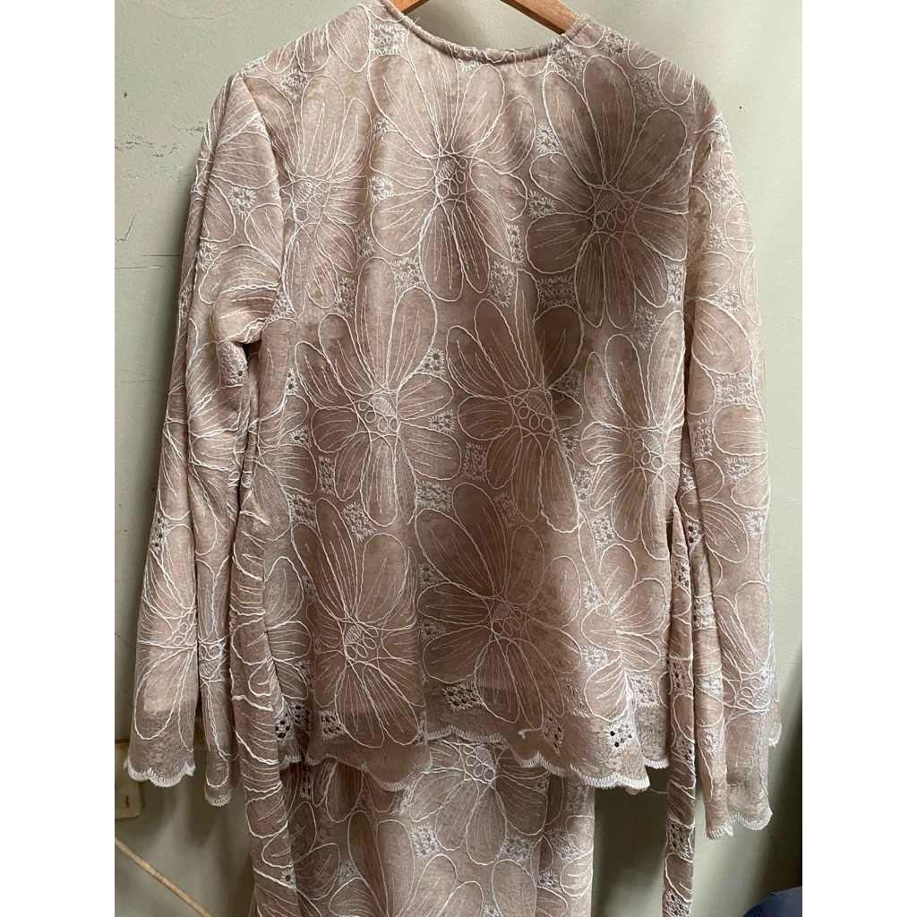 rekah lace raya