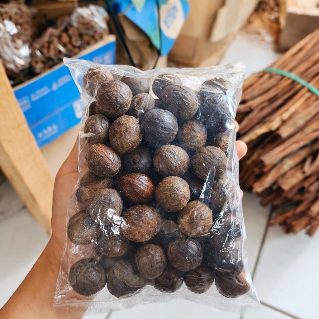 Biji Buah Pala Utuh 1KG (Dengan Batok)