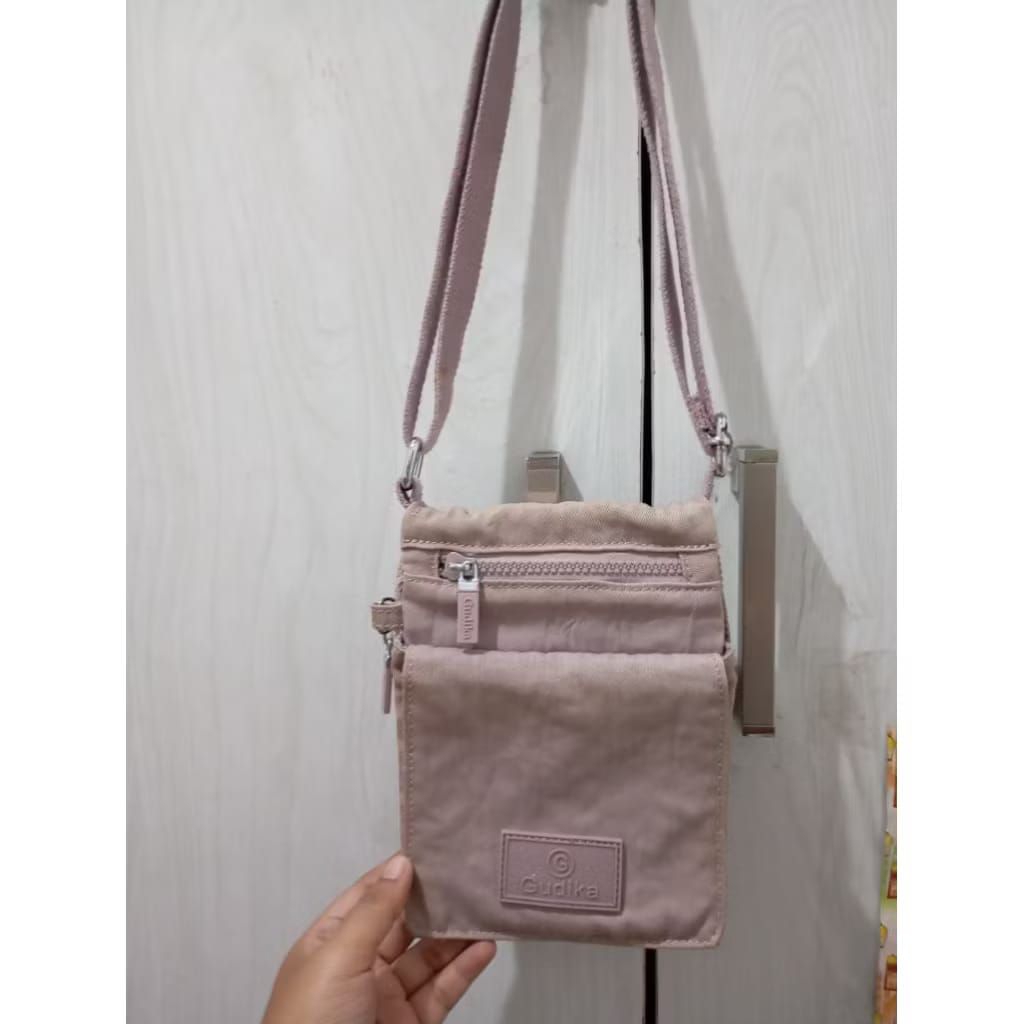 Preloved Tas Selempang HP Gudika