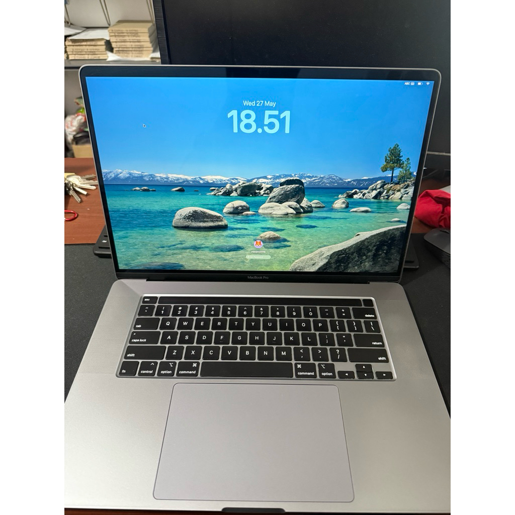 macbook pro 2019 i7 16inch 16/512gb