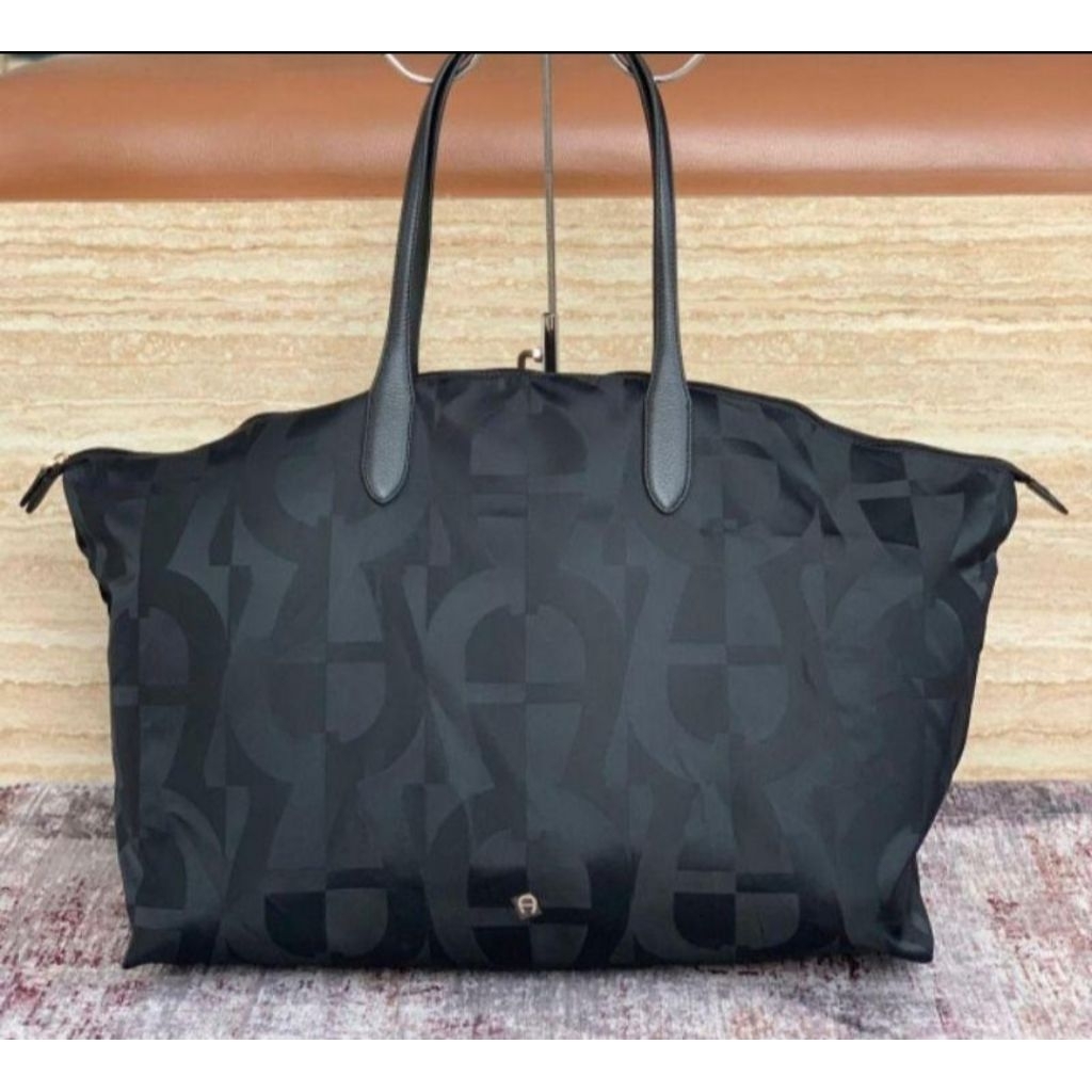 Aigner Tote viagio large black