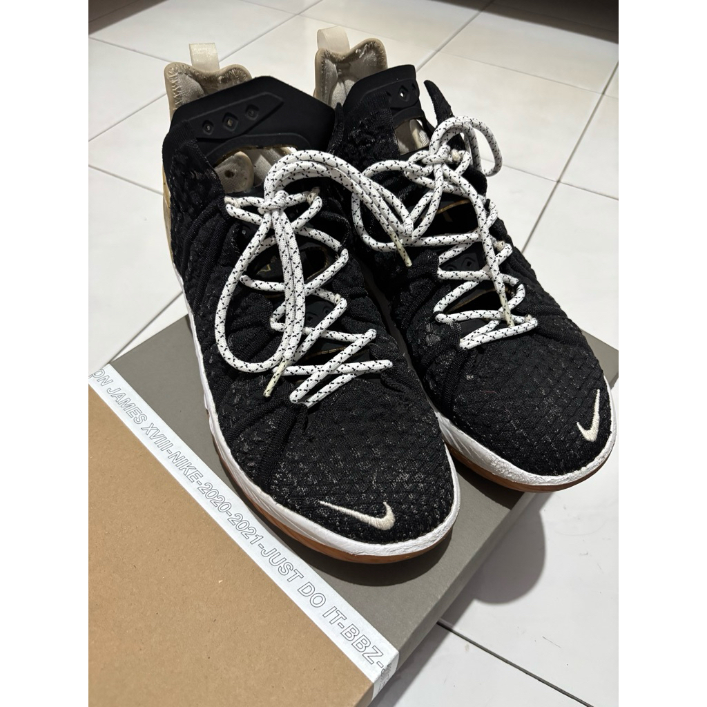 Preloved Sepatu Basket Nike Lebron 18 XVIII Black White Gum