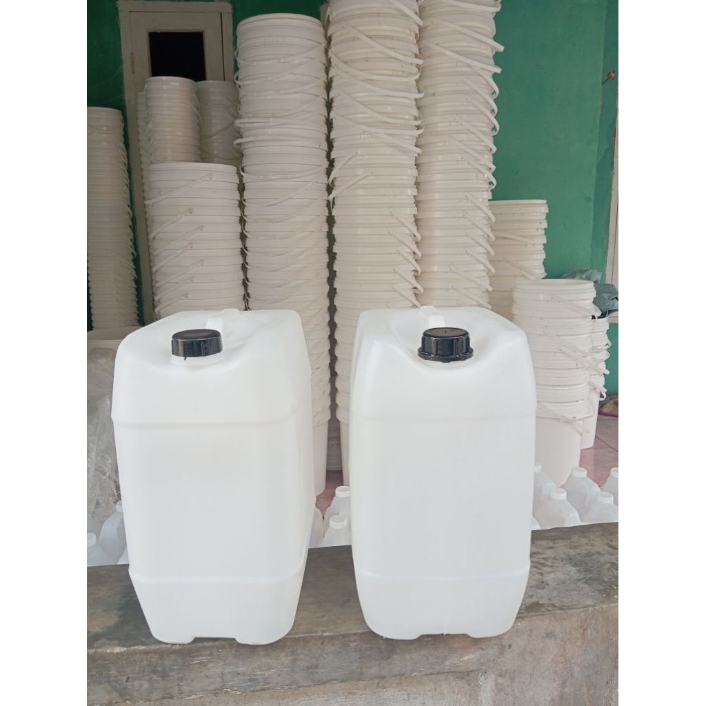 JERIGEN//DRIGEN BEKAS UKURAN 20 LITER/jerigen 5 liter/drigen 18 liter