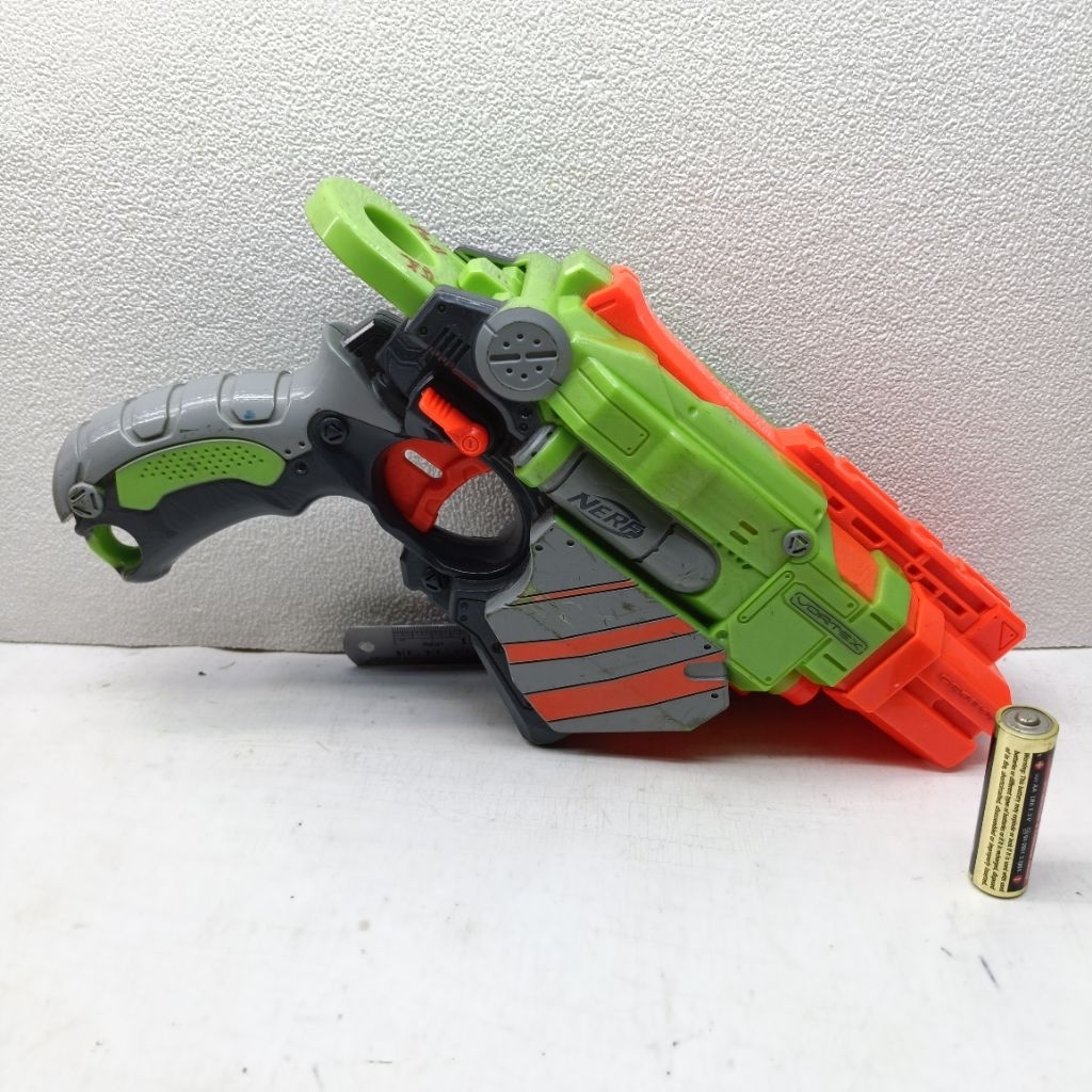 MAINAN TEMBAKAN NERF VORTEX PROTON PRELOVED