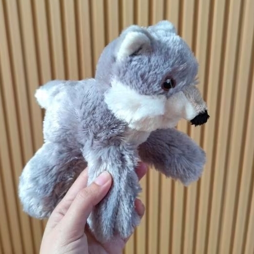 Boneka Hewan Serigala Mirip Asli