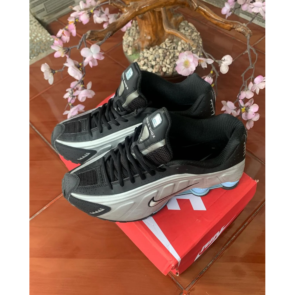 nike shox R4