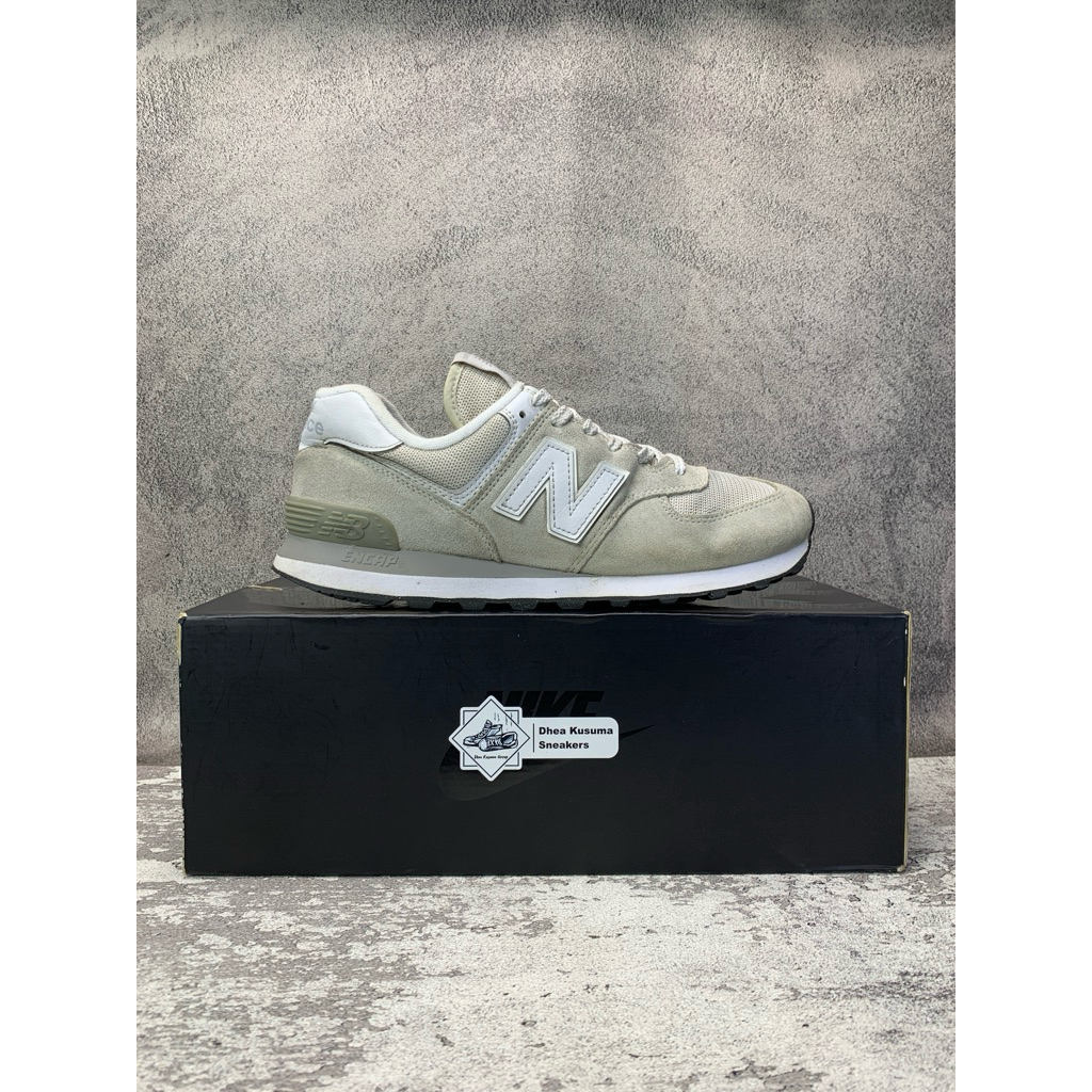 Sepatu Second  New Balance 574 Core Pack  Size 42 insole 26,5 cm  Original Guarantee 100%