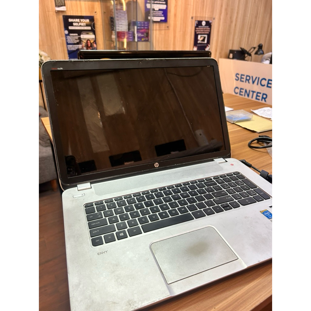 Laptop HP ENVY 17, core i7 4700MQ 16GB nvidia Geforce 2GB