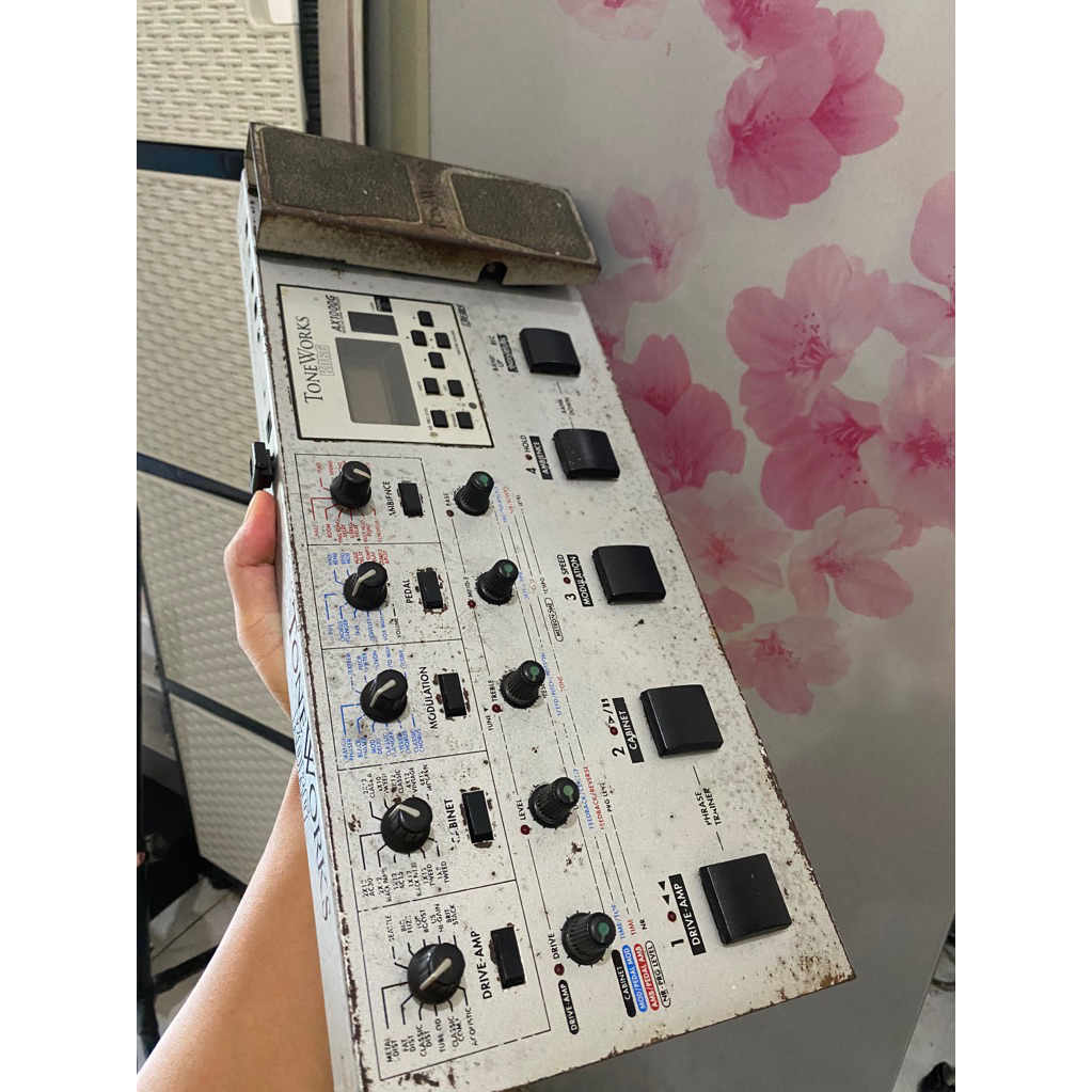 Efek gitar KORG AX1000