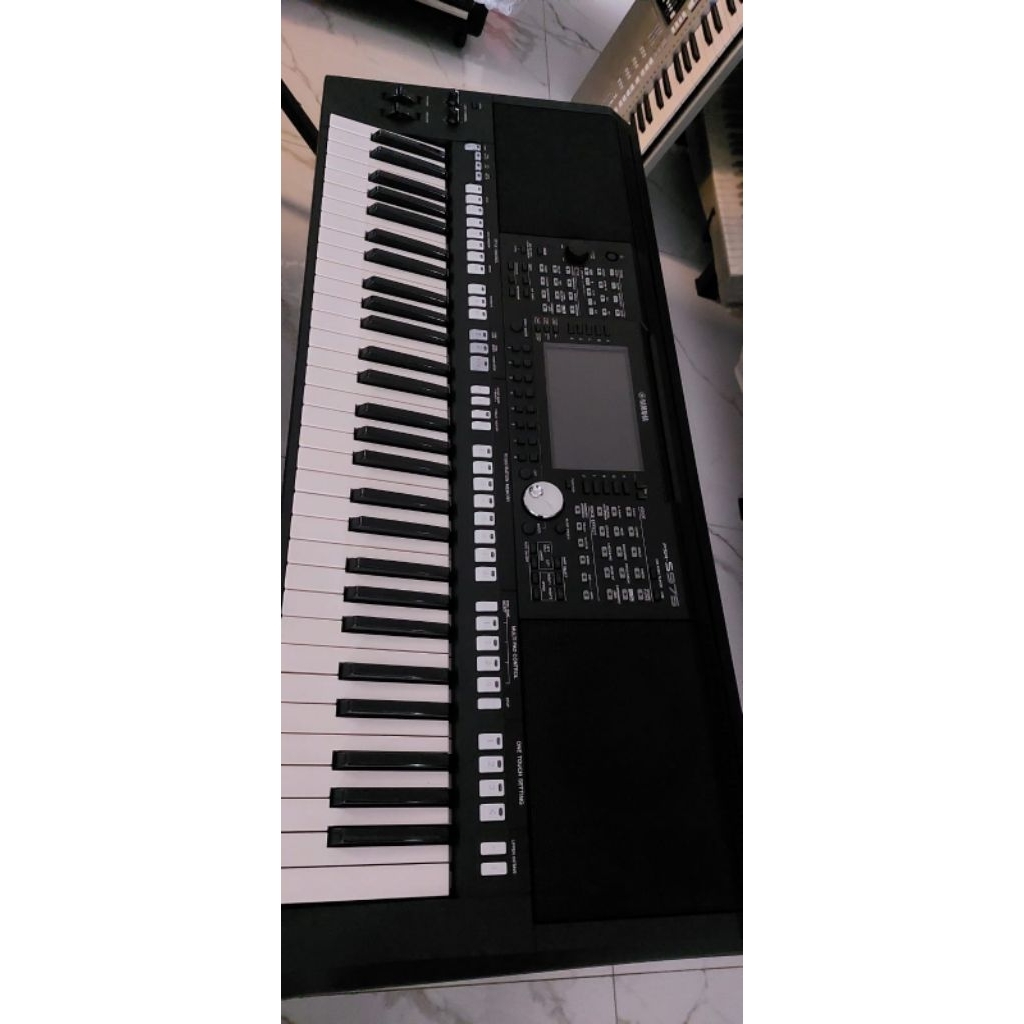 YAMAHA PSR S975 Keyboard Arranger Organ Tunggal Second Good Condition
