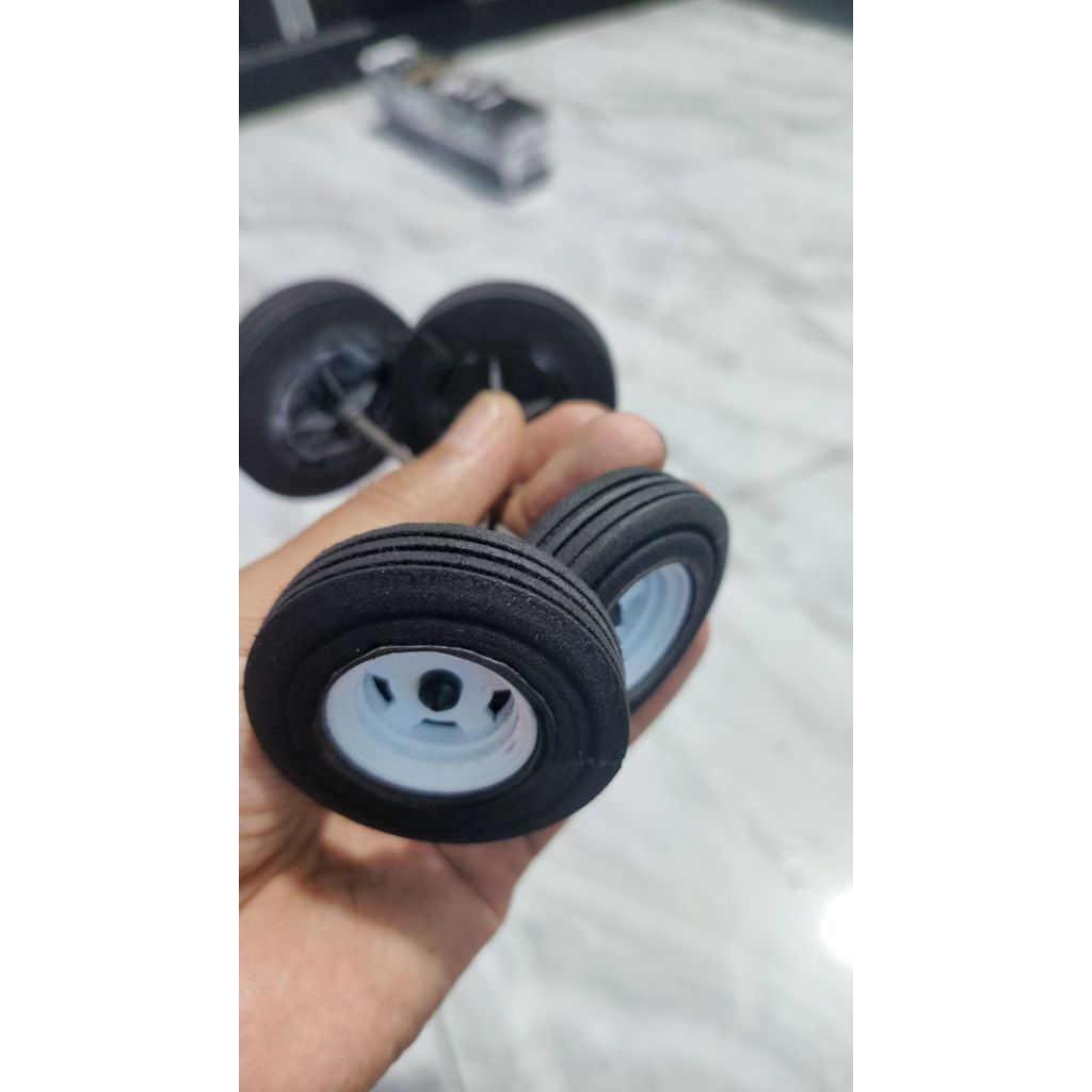 roda miniatur truk plastik